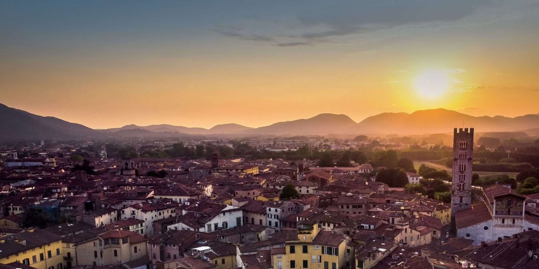 Lucca al tramonto