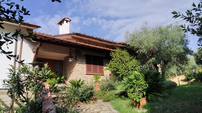 Villa in vendita a Pescia — foto 1